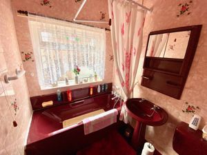 Bathroom/WC- click for photo gallery